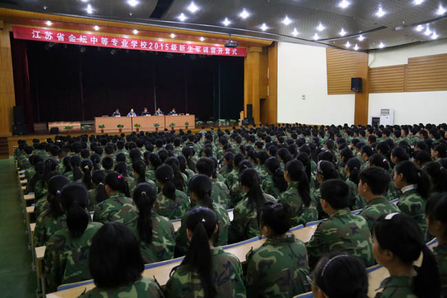 2015级新生军训在花山国训中心顺利开营