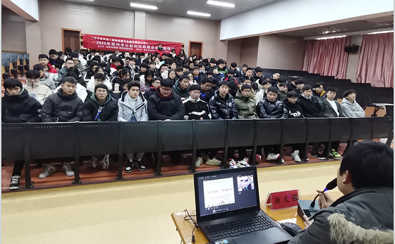 我校成功举行“花开有声 幸福成长”大型心理讲座