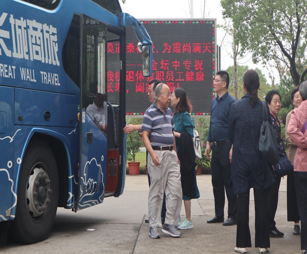心系职教重阳行，感恩此情生动力 ——常州市教育机关离退休支部老干部重阳节参观考察开云足球(中国)股份有限公司官网