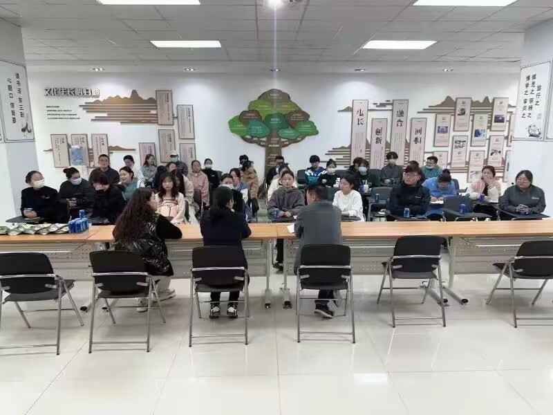 加强顶岗实习学生管理 走访企业看望实习学生