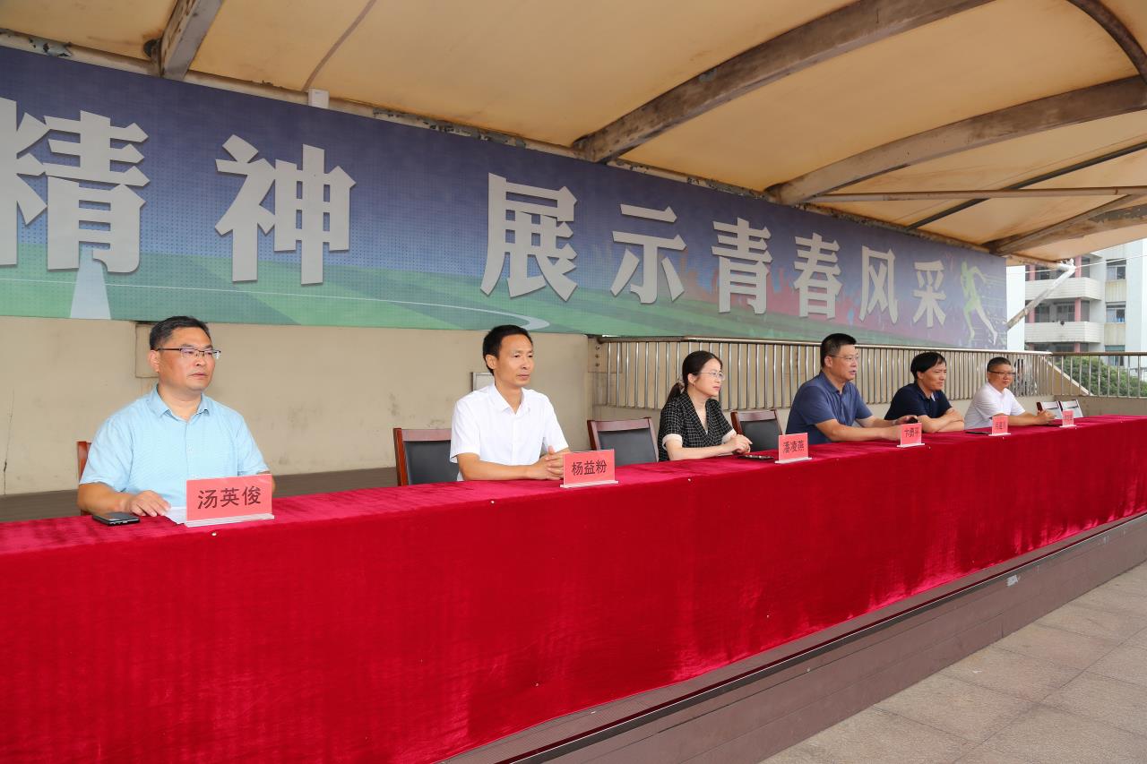 我校第十九届田径运动会盛大开幕