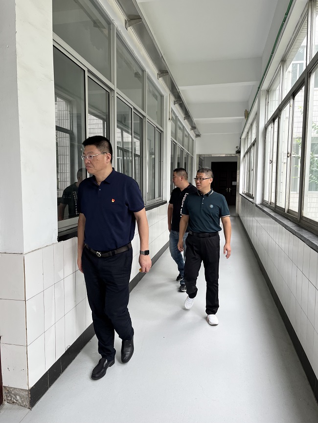 开展节前安全检查  筑牢学校安全防线——我校开展节前安全排查整治