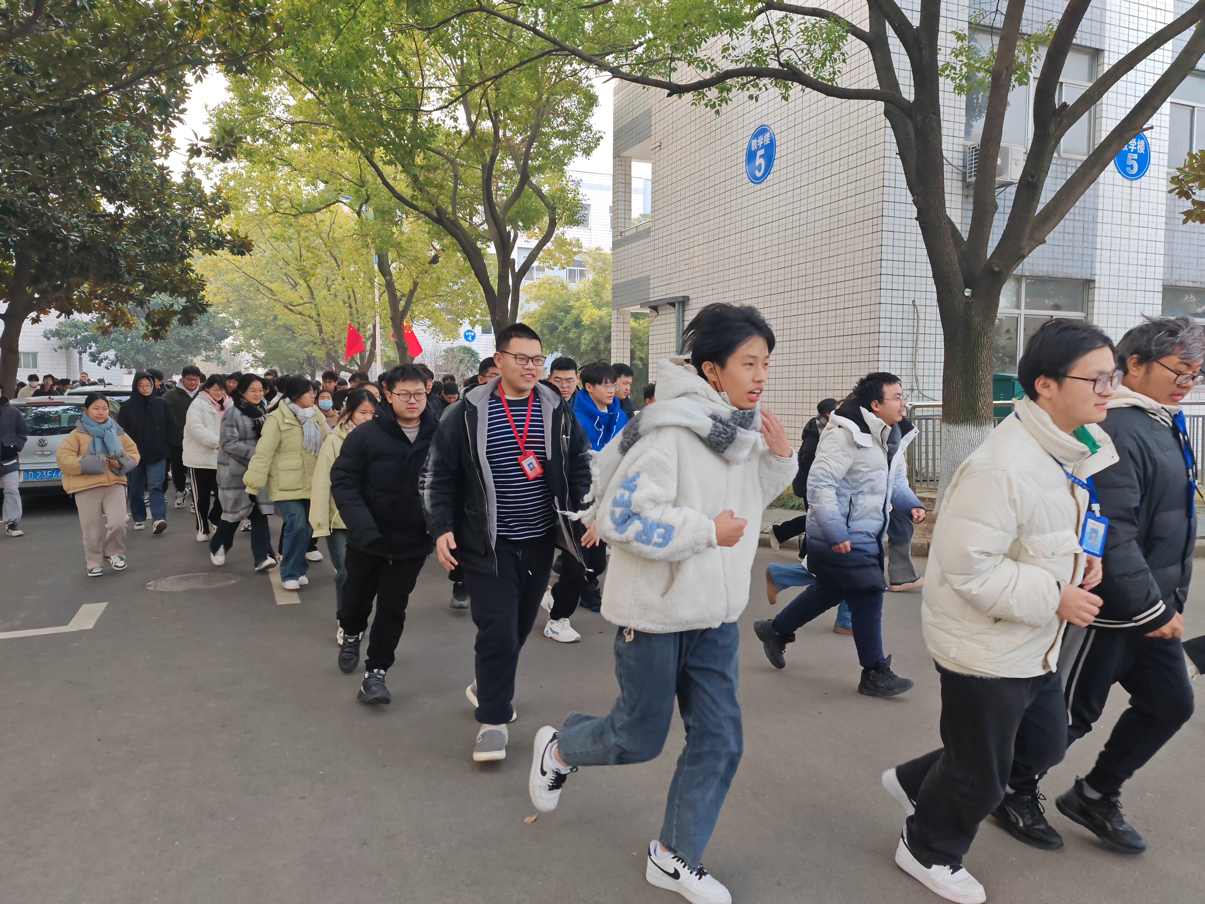 应急警钟长鸣  安全防线不放松  ——我校开展2024年1月应急疏散演练活动