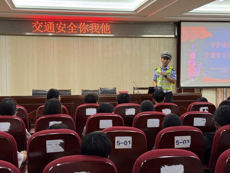 北环校区开展《交通安全你我他》专题讲座